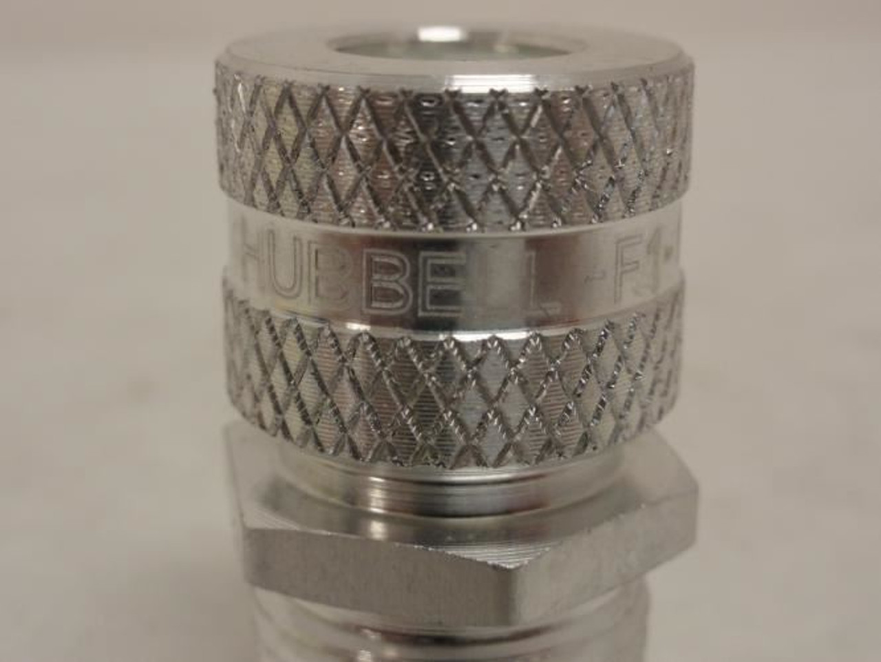 Hubbell SHC1017; Liquid Tight Connector; Size: 1/2"; White