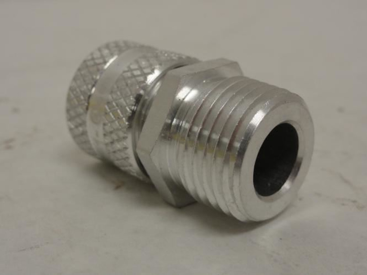 Hubbell SHC1017; Liquid Tight Connector; Size: 1/2"; White