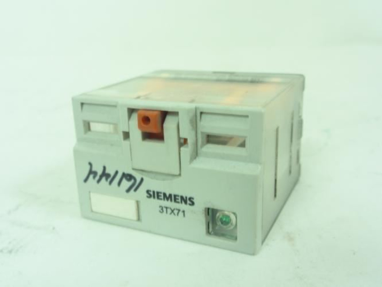 Siemens 3TX7117-5PC13; Plug-In Relay; 24VAC; 15A; 14-Pin