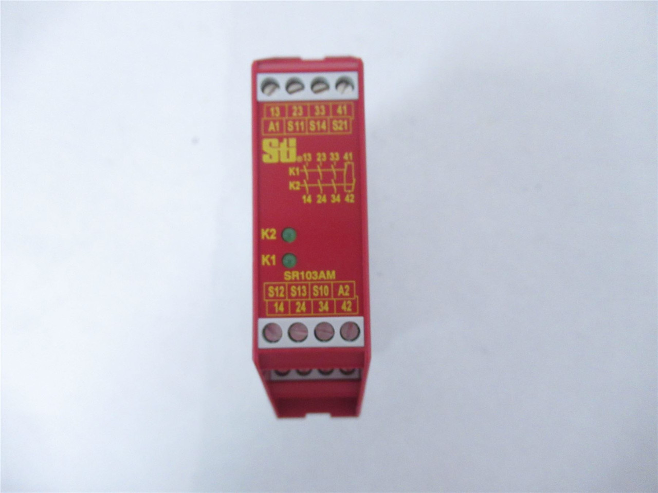 Omron SR103AM01; STI Relay  24V AC/DC PN44510-1031