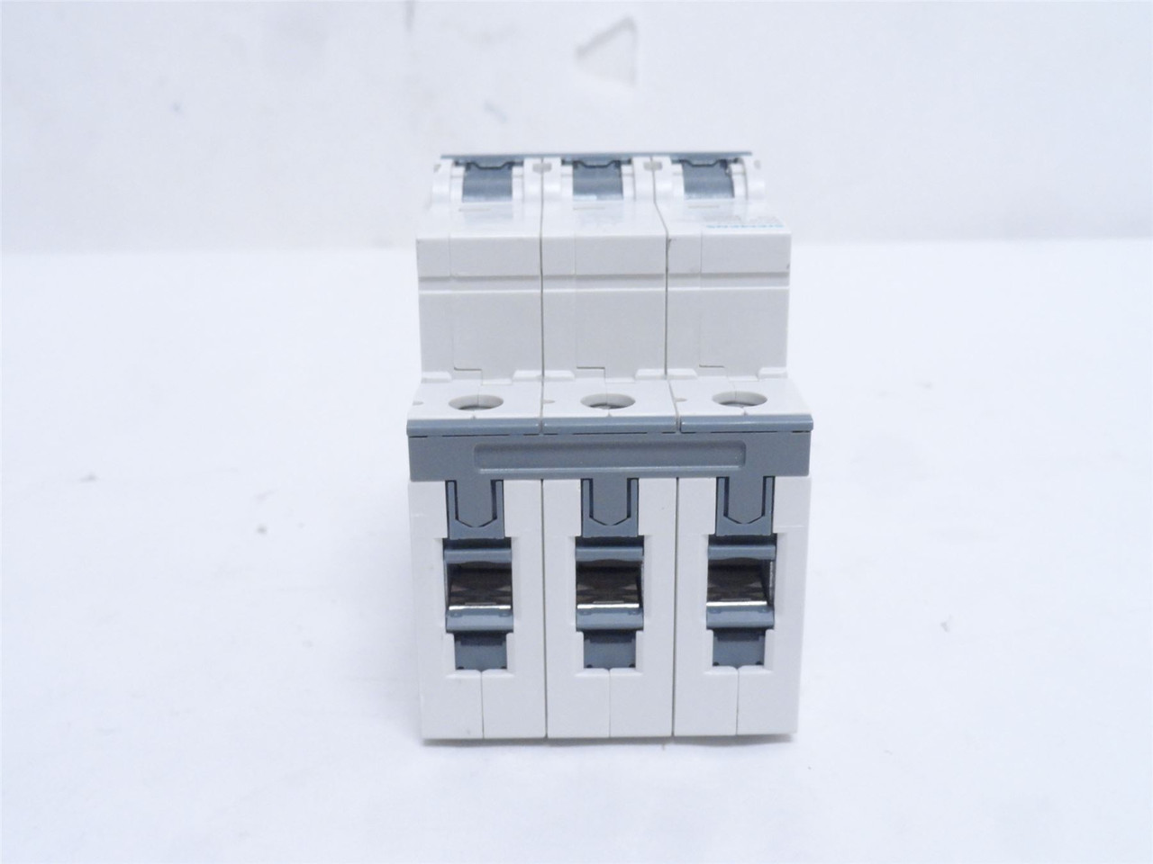 Siemens 5SY6304-7; Circuit Breaker; 4A; 3P; 400VAC