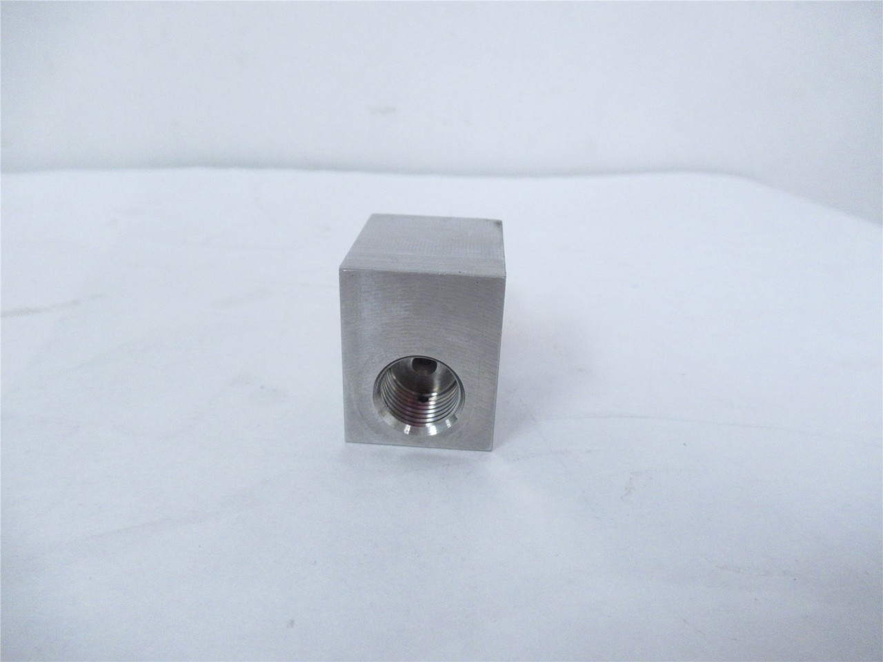 DSI 300258; Straight Fitting