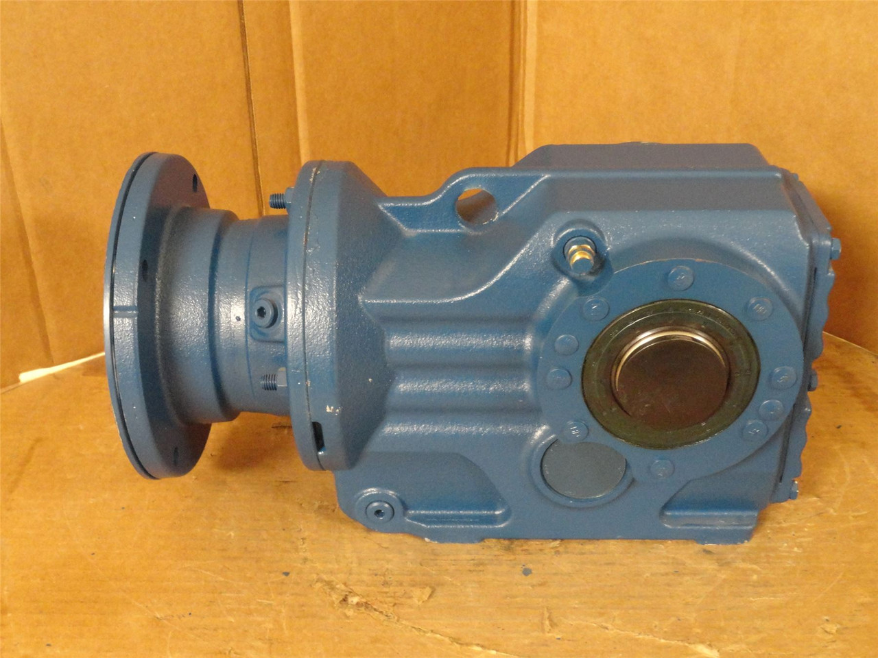 SEW KA47AMS145; Gearbox; 24:1 Ratio; W/Bracket