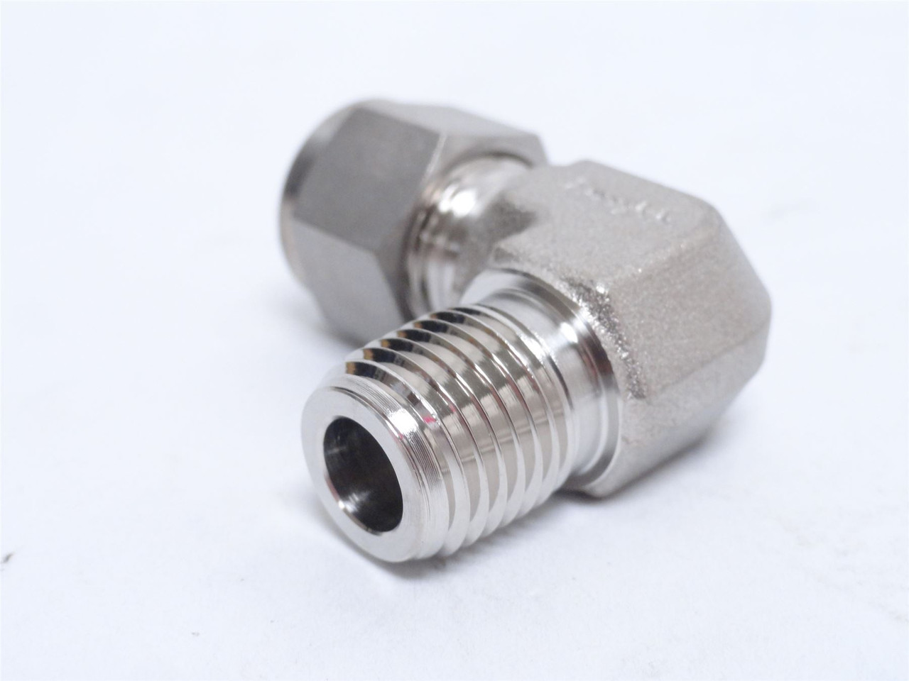 Swagelok SS-600-2-4; Elbow 90Deg 3/8" Tube x 1/4"NPT