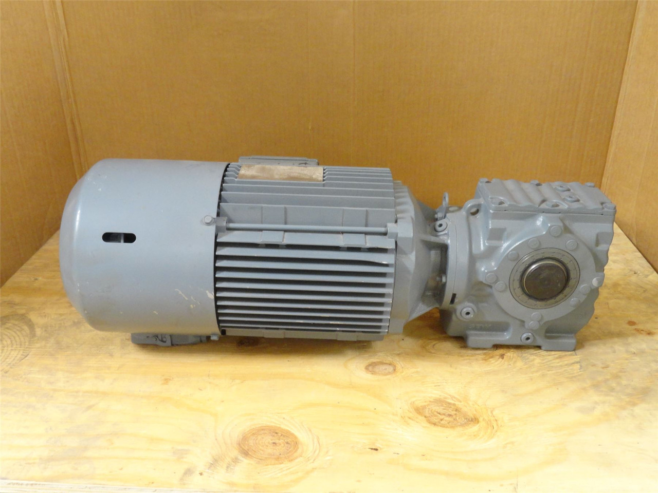 SEW SA47MV100M8/VR; Brake Gearmotor; 17.62:1 Ratio; 277/480VAC