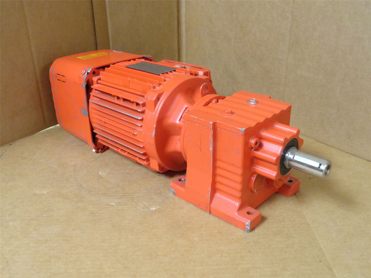 SEW R27DRN90S4/BE2HR; AC Motor-Gearbox; 18:1 Ratio; 1-1/2HP