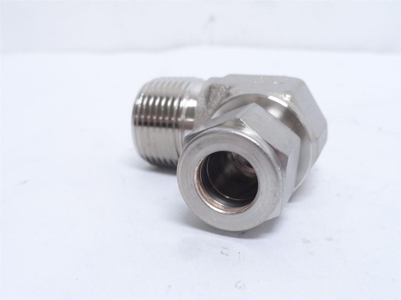 Swagelok SS-810-2-12; Air Elbow 90Deg; SS-316; 1/2" x 3/4MNPT