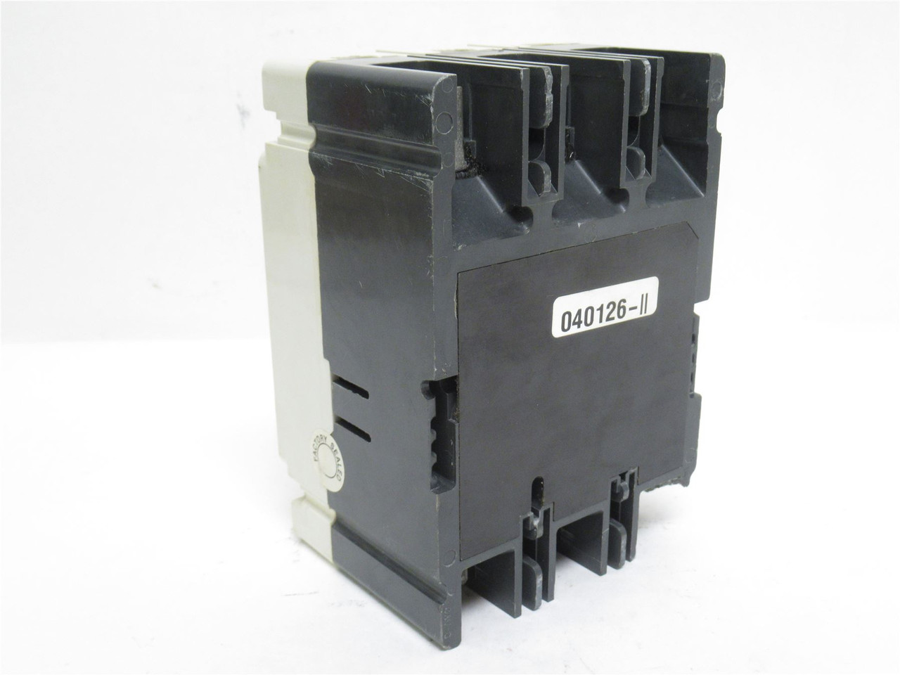 Cutler-Hammer FD3030; Circuit Breaker 30A 3P 600V Case Damage