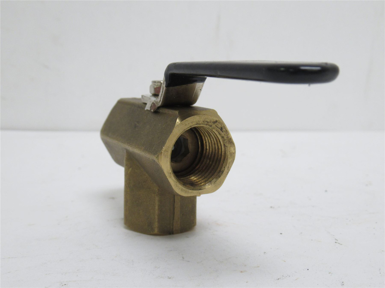 MFG- 46095K71; Brass Compact Diverting Valve; Threaded 1/2NPT