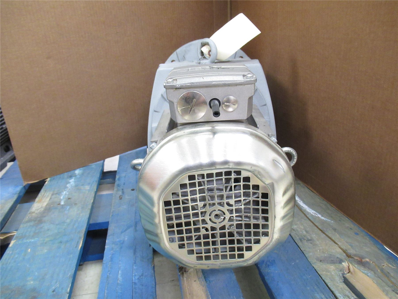 SEW DRN100LM4; Gearmotor; Ratio: 124.97; 380-400VAC; 60Hz