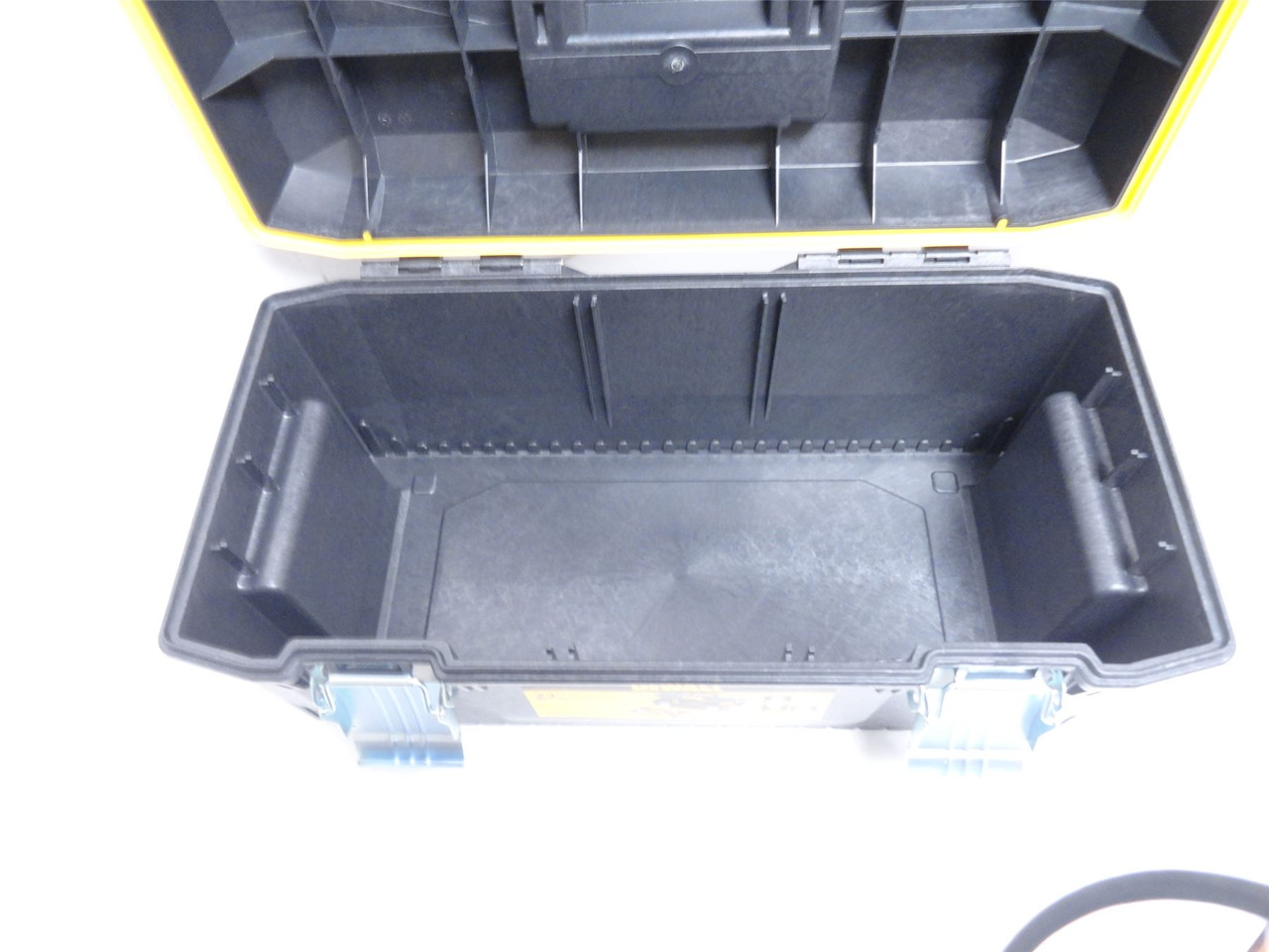 DeWALT DWST23001; Lockable Water Sealed Toolbox; 23" W/Tray