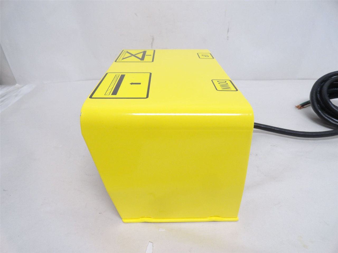 Conntrol 892-2350-01; Light Duty Dual Foot Switch; 125/250VAC