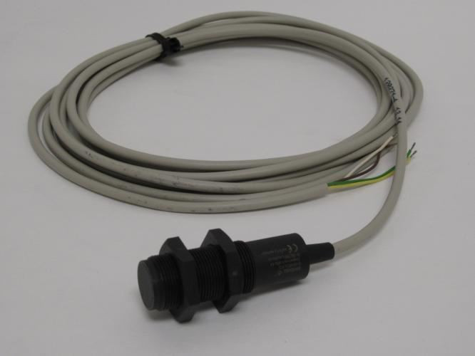 Omron E2F-X5E1; Inductive Proximity Sensor; 12-24 VDC