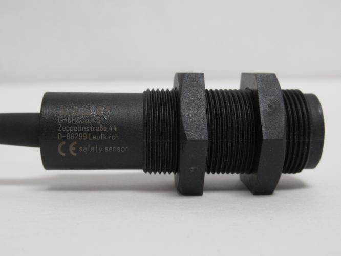 Omron E2F-X5E1; Inductive Proximity Sensor; 12-24 VDC