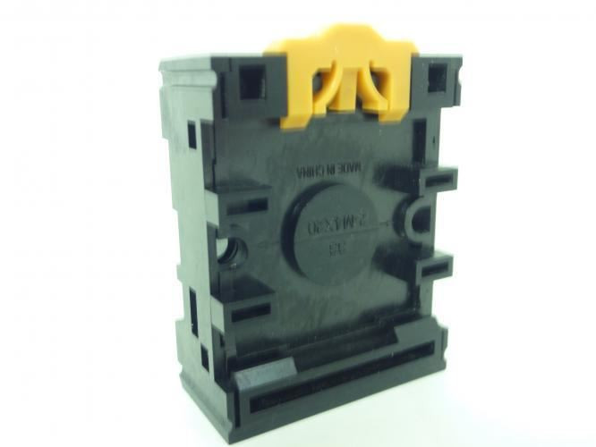 Omron PF083A-E; LOT-2 Relay Socket 10A 250V
