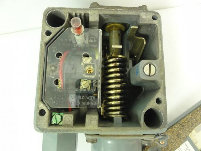 Allen-Bradley 836T-T252JX15; Pressure Control Switch; 24VDC