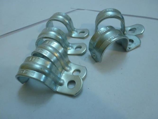 MFG- MDL-Unkn81512; LOT-6 Pipe Clamps 1" EMT-HW