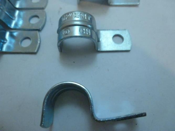 MFG- MDL-Unkn81516; LOT-21 Pipe Clamp 1/2" 1-5/8" L