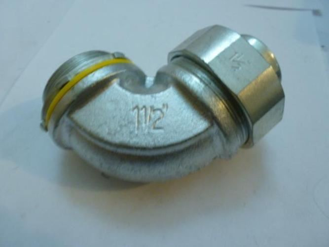 CH 37257; Hose to Pipe Fitting 1-1/2" NPT; 1-5/8" Hose OD