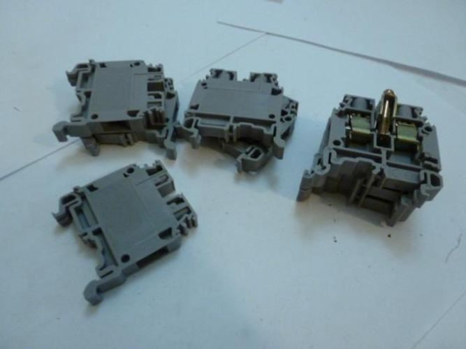 Entrelec 5118; LOT-8 Terminal Block include rail for 4
