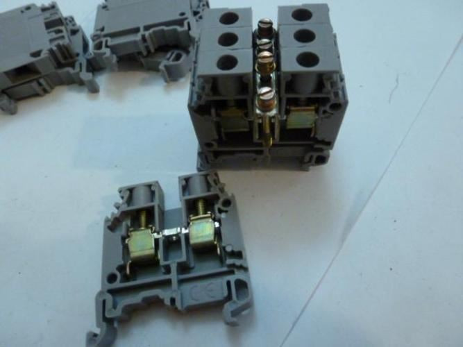Entrelec 5118; LOT-8 Terminal Block include rail for 4