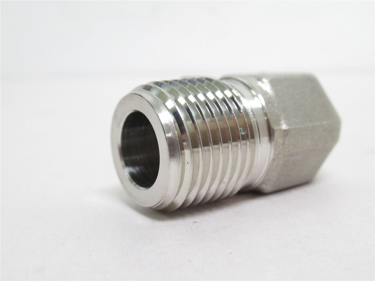 Swagelok SS-600-2-8; Tube Elbow 90Deg; SS-316; 3/8" x  1/2NPT