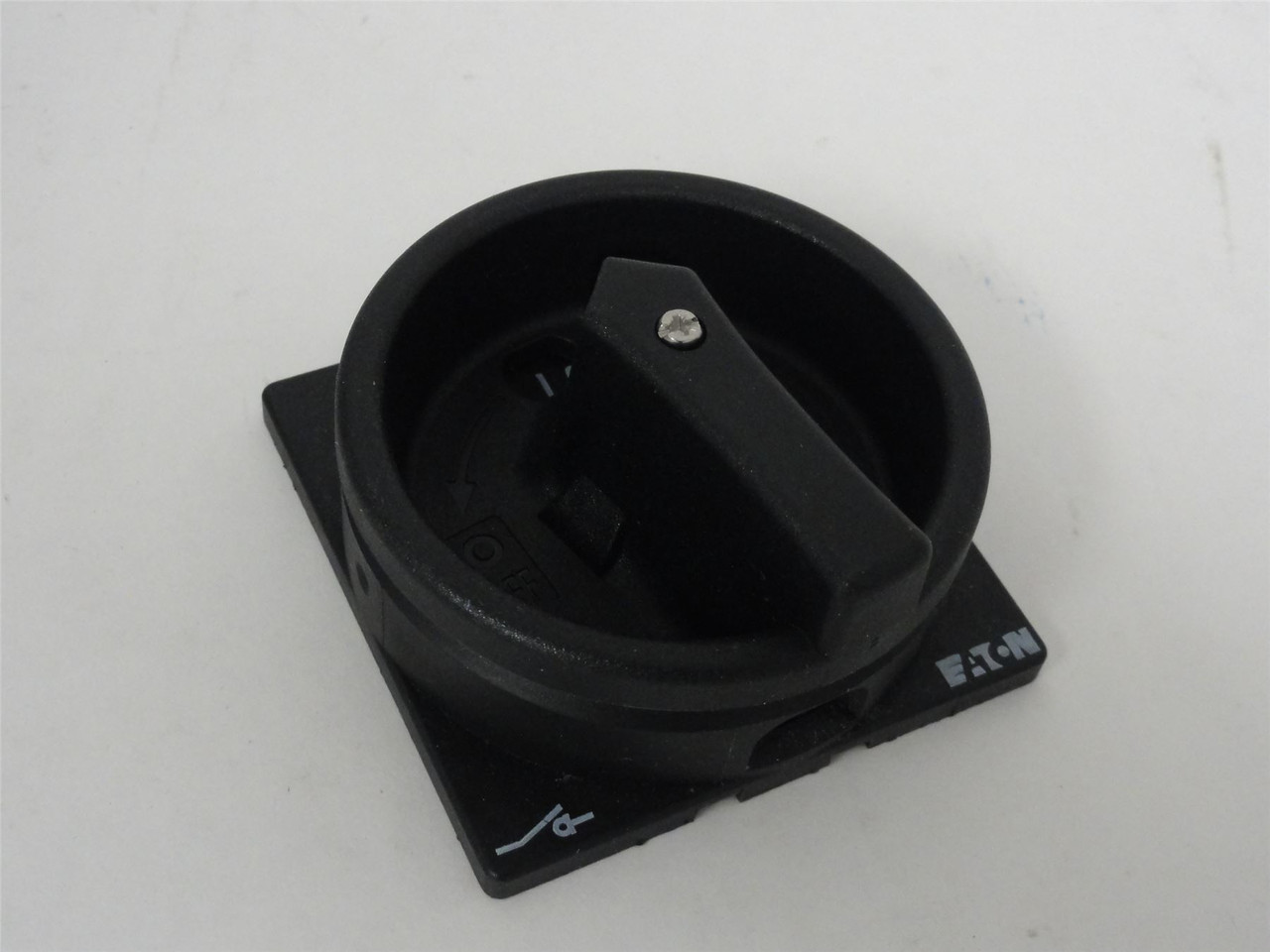 Eaton SVB-SW-T0; Lock-out Handle Kit; for padlocks