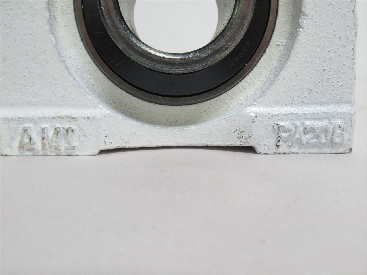 AMI UCTB206-30; Pillow Block Bearing 30mmID; NO ZERK