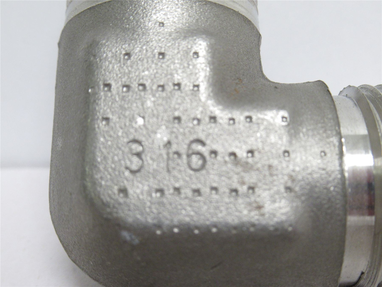 Eaton 2024-12-12SS; Elbow; SS-316; 90Deg; 3/4 NPT x 3/4 JIC