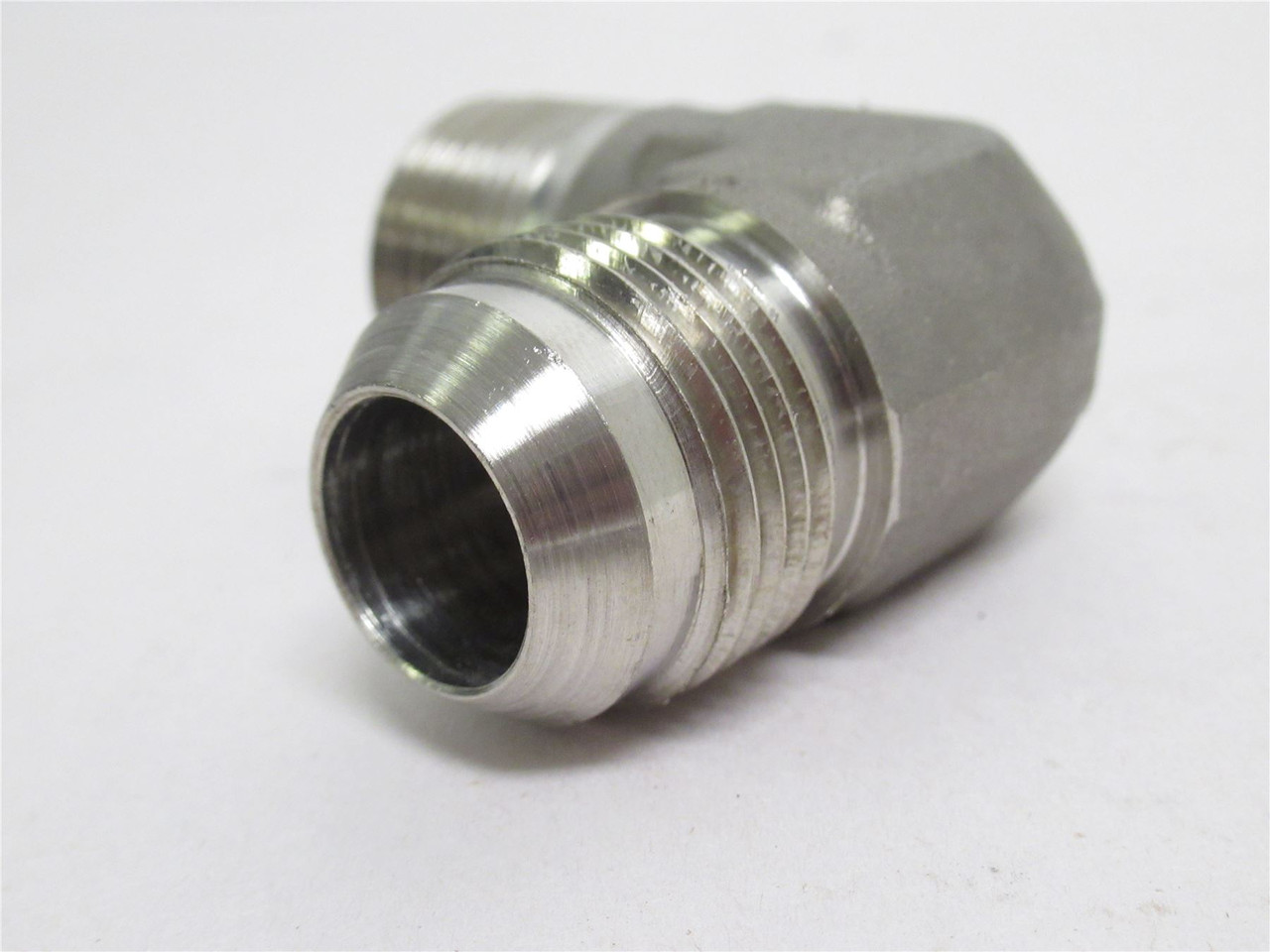 Eaton 2024-12-12SS; Elbow; SS-316; 90Deg; 3/4 NPT x 3/4 JIC