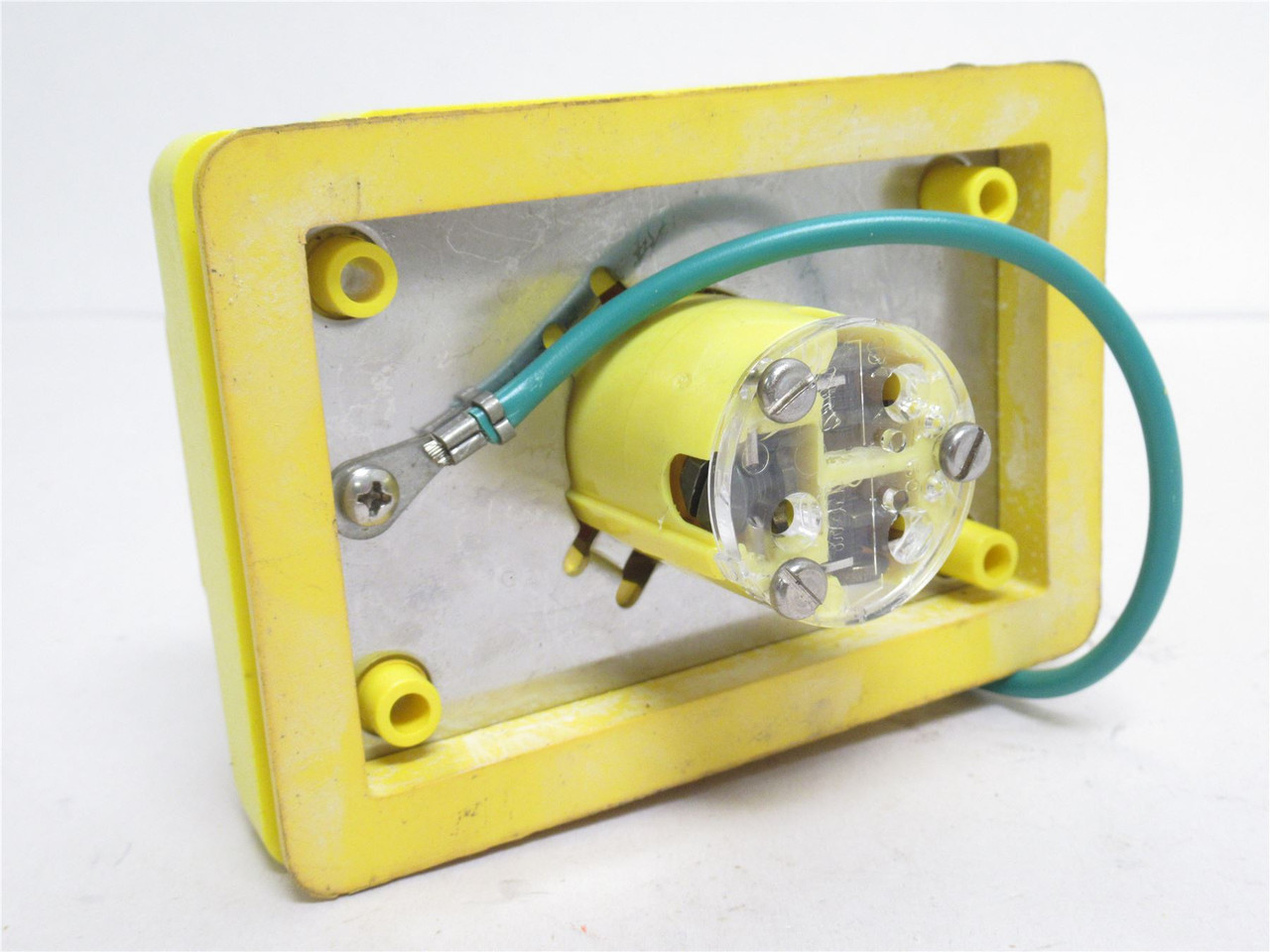 Woodhead 60W49; Watertight Receptacle 15A; 250VAC; 2-Pole