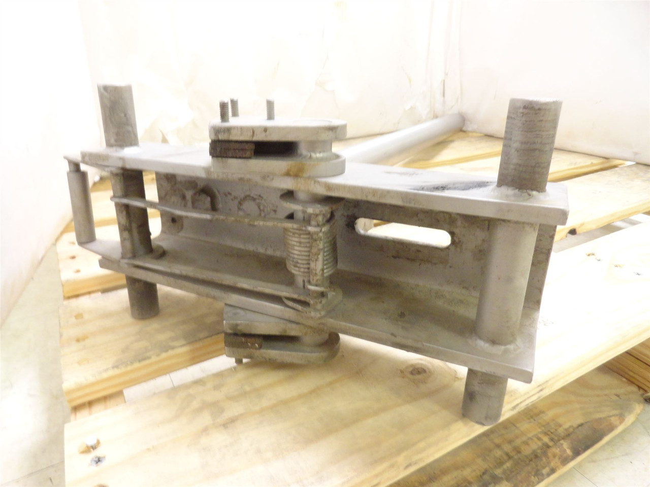 MFG- MDL-UNKN-246587; Column Dumper Pivot Shaft