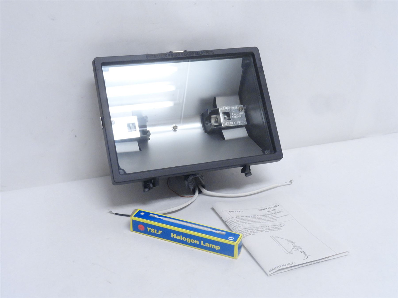Cooper QZ5L; Quartz Floodlight; 500W; 120VAC; 1/2NPT Mount