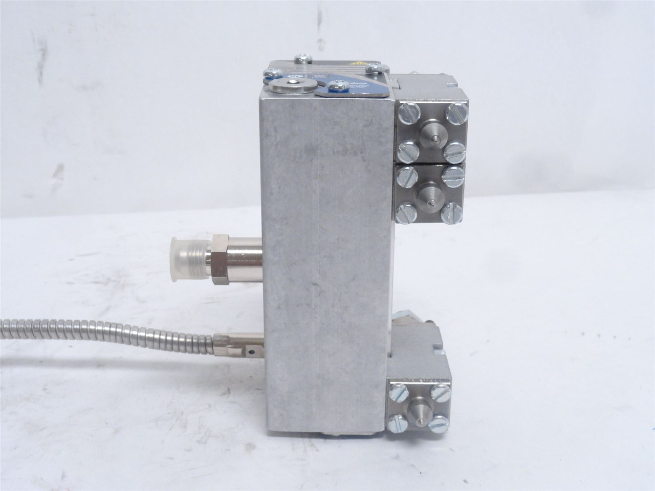 Nordson 8512523; Hot Melt Glue Gun; 3-Tip; 240VAC; 300 Watts