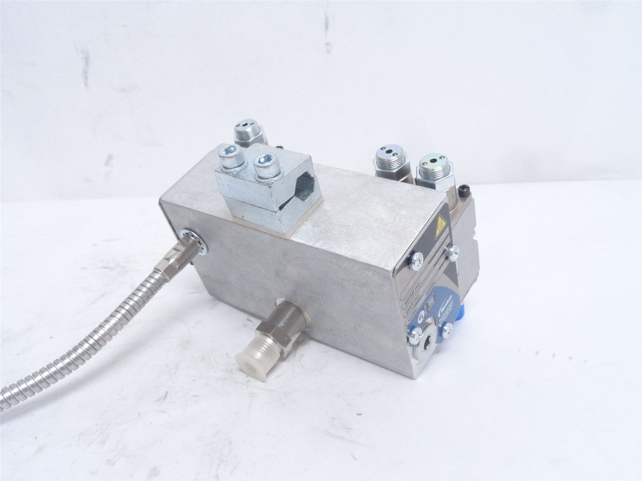 Nordson 8512523; Hot Melt Glue Gun; 3-Tip; 240VAC; 300 Watts