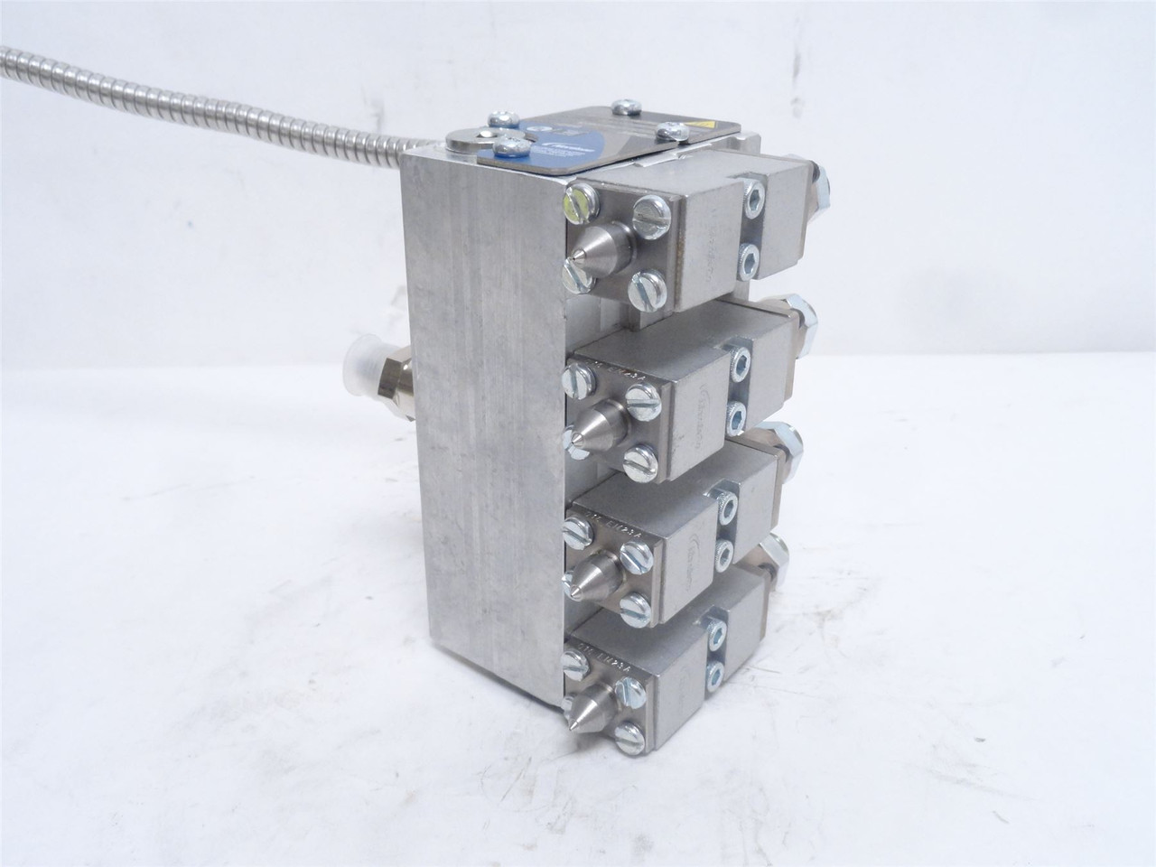 Nordson 8507049; Hot Melt Glue Gun; 4-Tip; 240VAC; 300 Watts