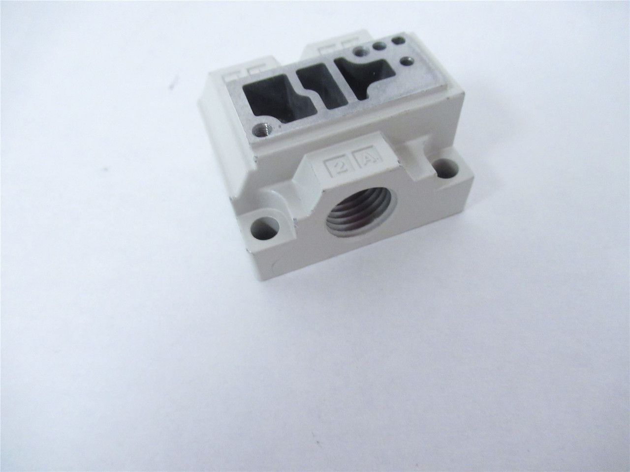 SMC VQZ200-S-02T; Pneumatic Valve sub Base 3 Way