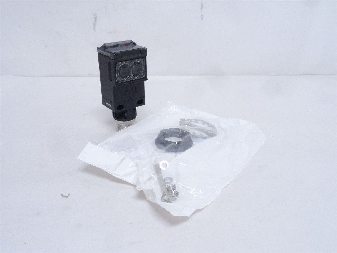 Allen-Bradley 42GRU-9003-QD; Photo Sensor; 70-264VAC/DC; 4VA