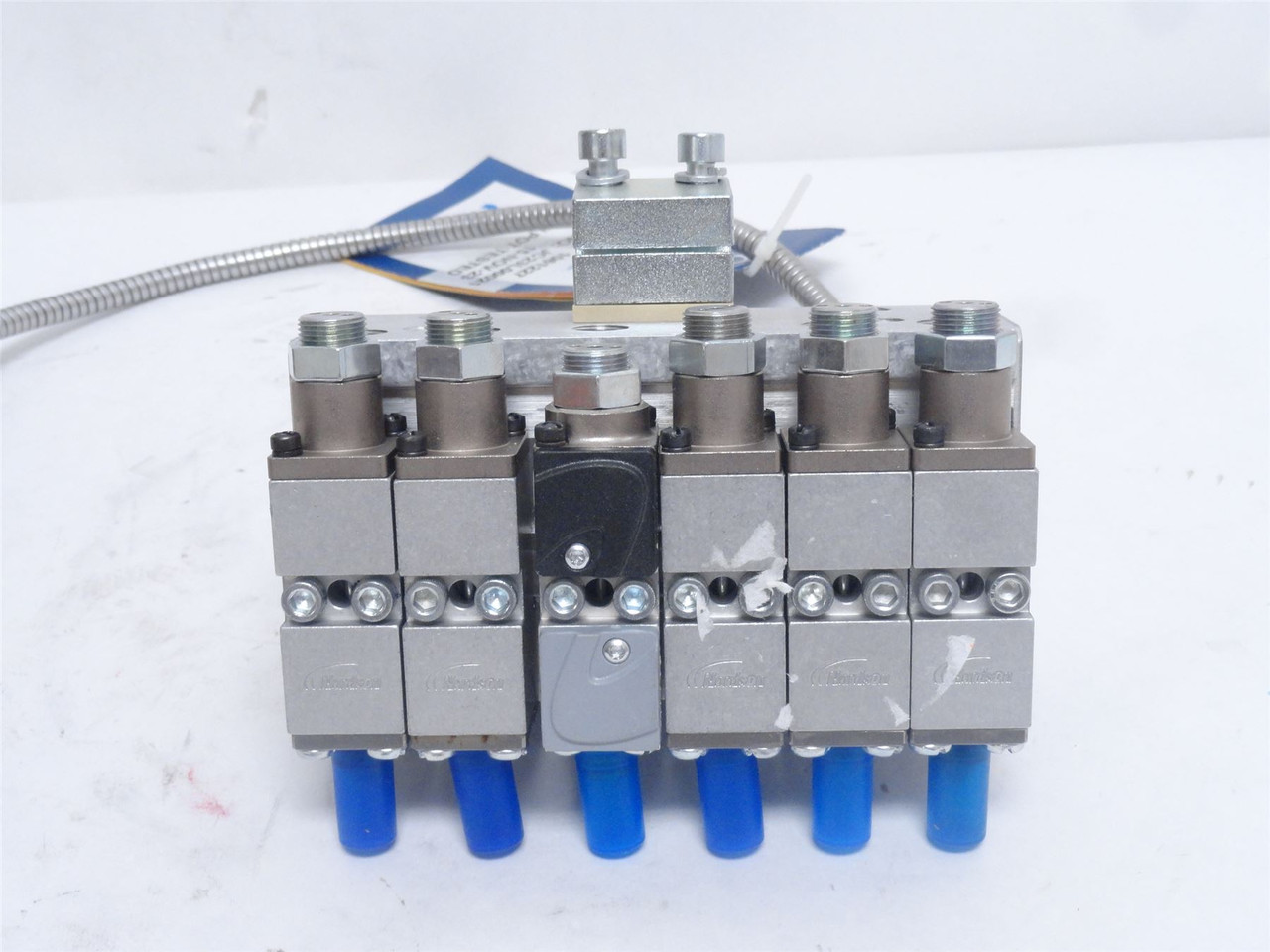 Nordson 1061227; Hot Melt Glue Gun; 6-Tip; 240VAC; 300 Watts