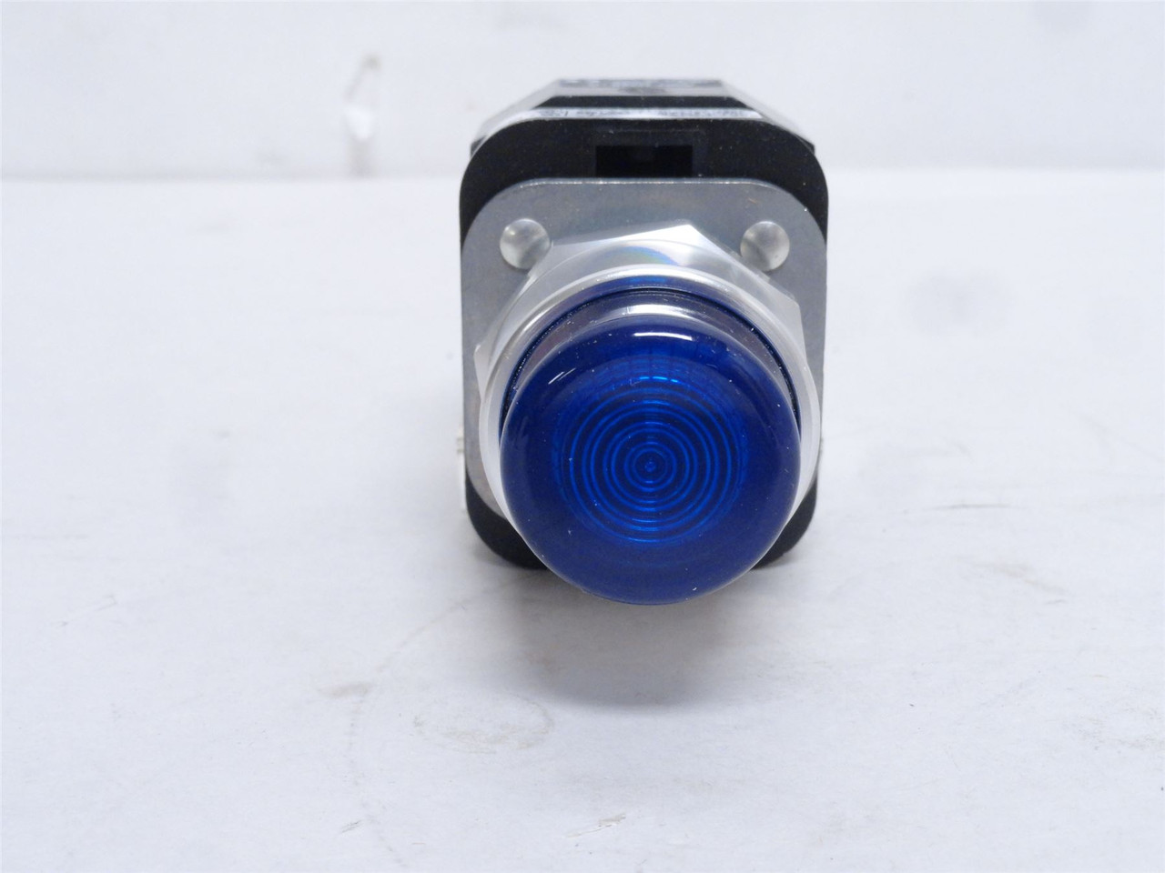 Allen-Bradley 800T-PB16B; Illuminated Blue Push Button 120VAC