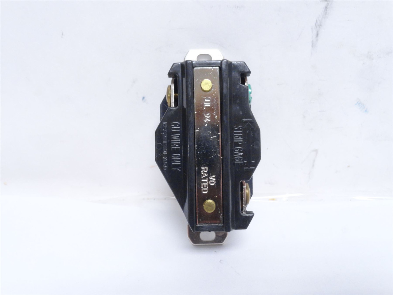 Leviton 2320; Grounding Locking Receptacle; 20A; 250VAC