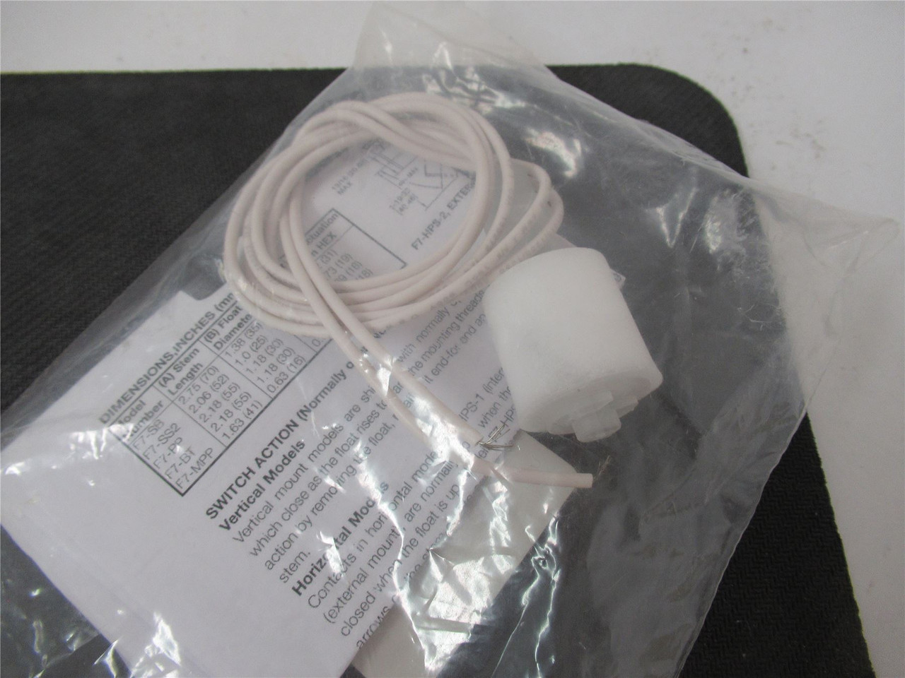 Dwyer F7-PP; Level Switch Vertical Mount  240 VAC