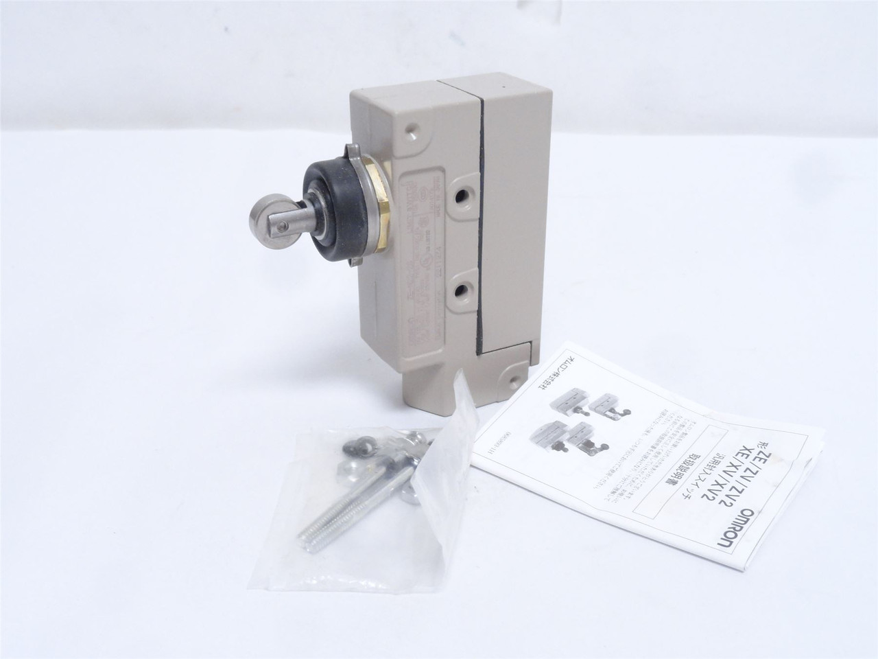 Omron ZE-N22-2S; Side Plunger Head Limit Switch 15A; 125VAC