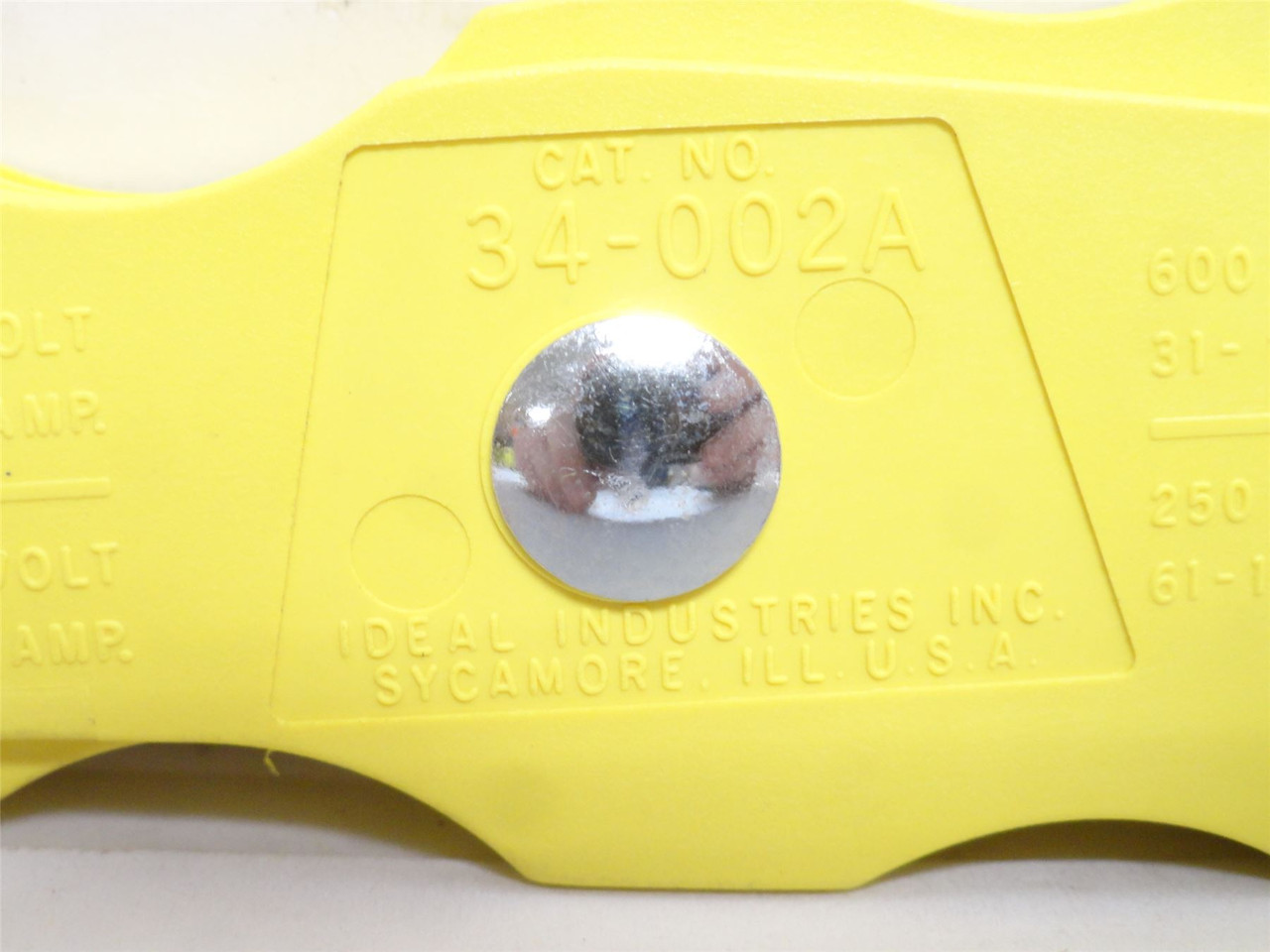 Ideal 34-002; Safe-T-Grip Fuse Puller; 1/2"-1"