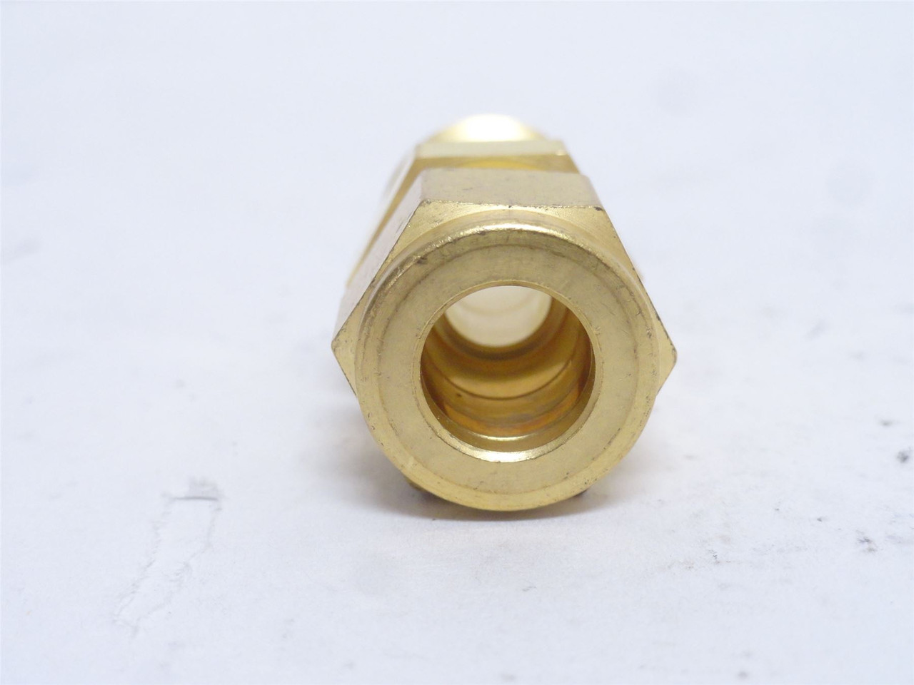 Swagelok B-600-1-6; Brass Tube Fitting; 3/4" Tube x 3/8NPT