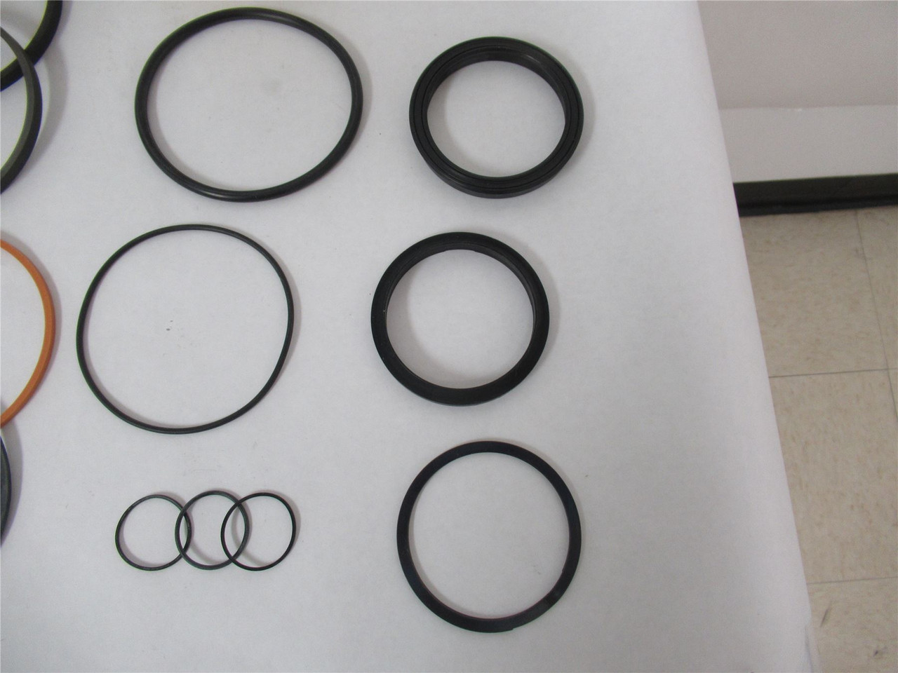 Cozzini  7523; Cylinder Seal Kit -4 2.5 ROD