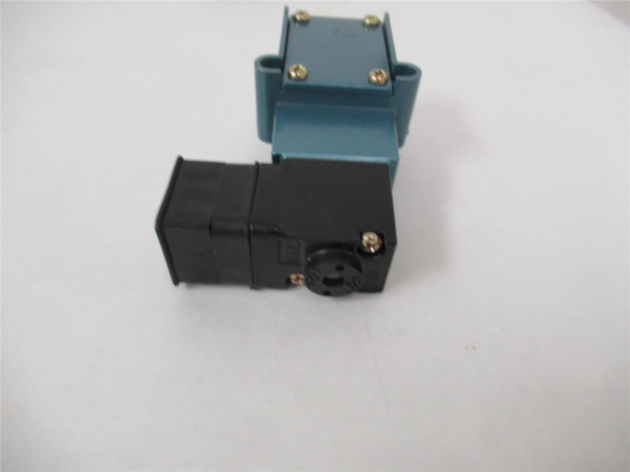 MAC 55B22PE591JJ; Solenoid Valve 3 Way 3/8" NPTF 24VDC NO