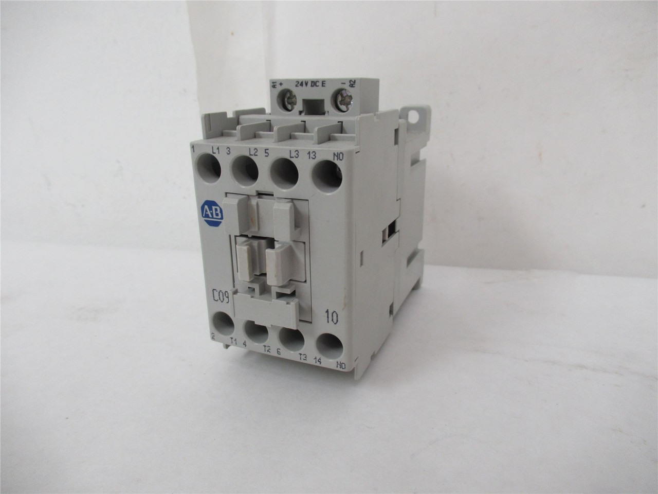 Allen-Bradley 100-C09EJ10; Contactor 9A 3P Coil: 24VDC