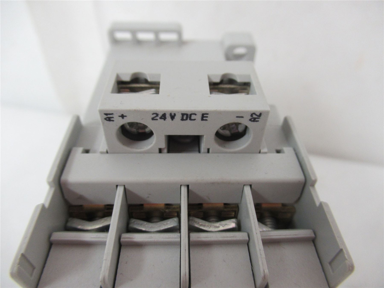 Allen-Bradley 100-C09EJ10; Contactor 9A 3P Coil: 24VDC