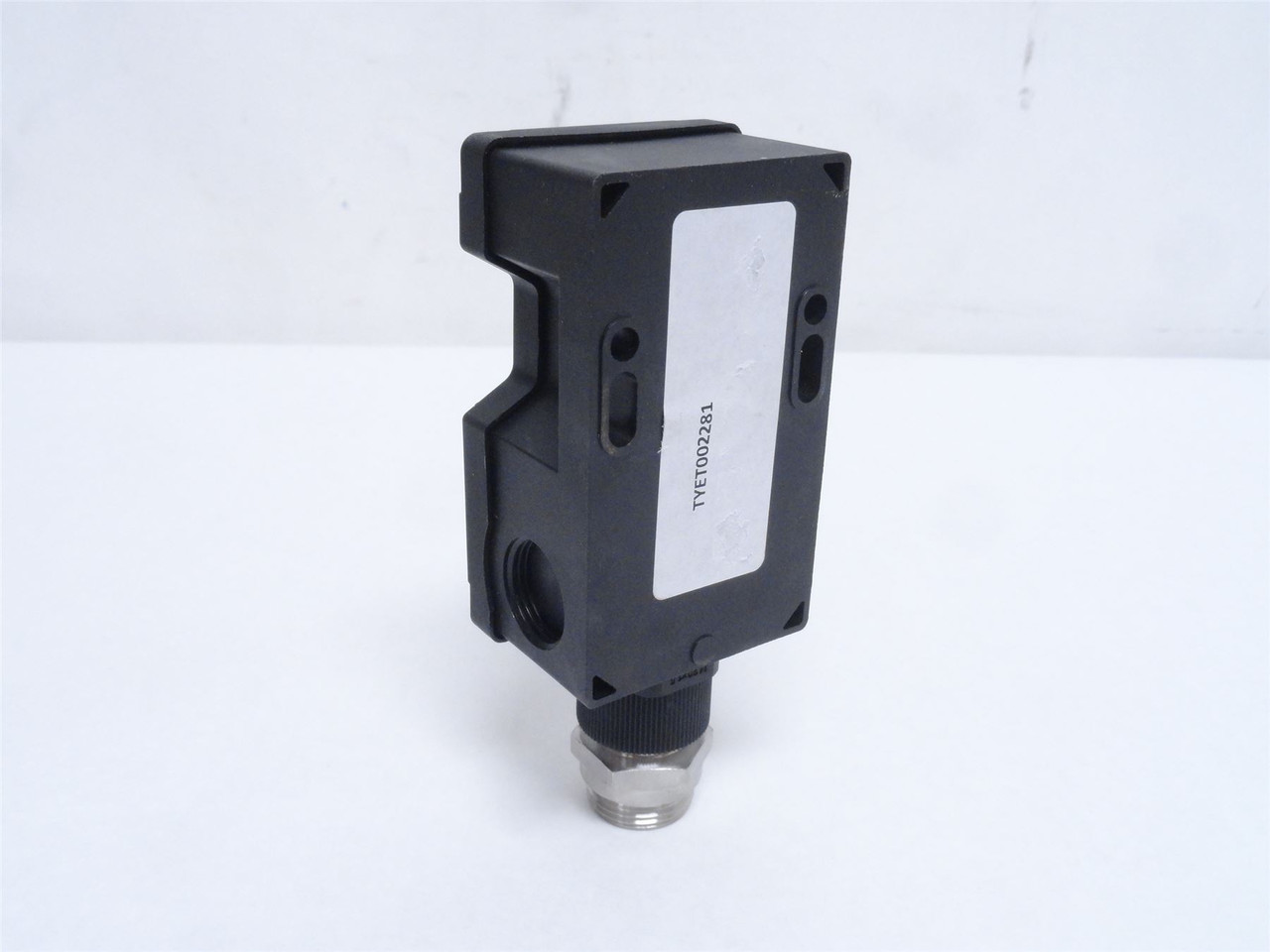 Schmersal BNS-16-12ZD; Coded Magnet Safety Sensor 1-NO; 2-NC